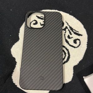 13 Pro Max Pitaka MagEZ case